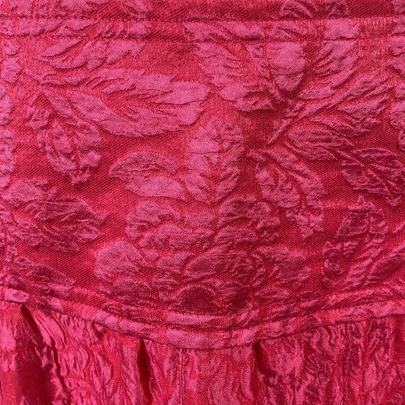 BCBGMaxAzria Red and Pink Textured Floral Silk Blend Full Skirt - Size 8 - Picture 4 of 11